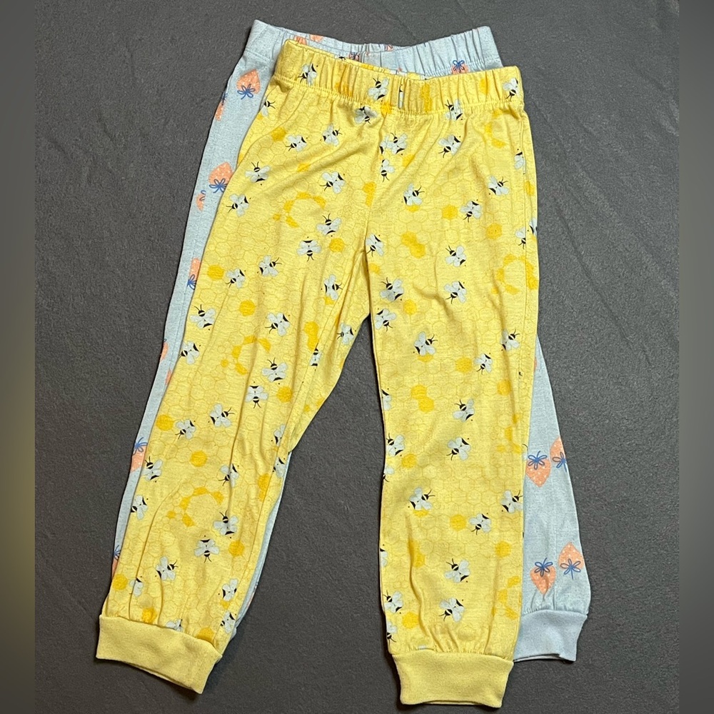 🌟❣️6/$10❣️🌟Sz 4/5 Cat&Jack pajamas pants  yellow/bees & blue/strawberries